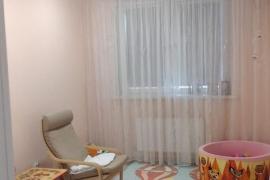 Продам 1 комнатную квартиру в жк Альпы. Дом сдан, заселен. Квартира с хорошим ремонтом. Отличная планировка с большой кухней-гостиной. Просторный коридор, в котором легко размещается гардеробная. Современный район со своей инфраструктурой.