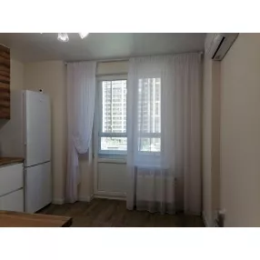 Трёхкомнатная с новым ремонтом !